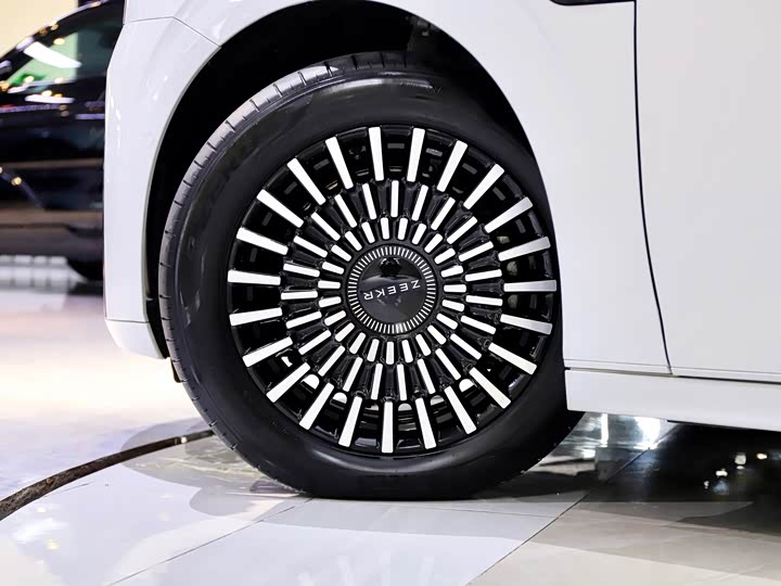 Фото 9 - Zeekr 009