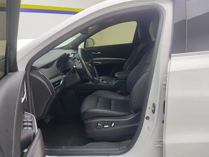 Фото 9 - Cadillac XT4