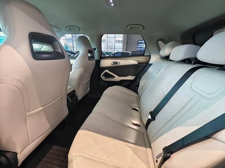 Фото 7 - BYD Yuan Up