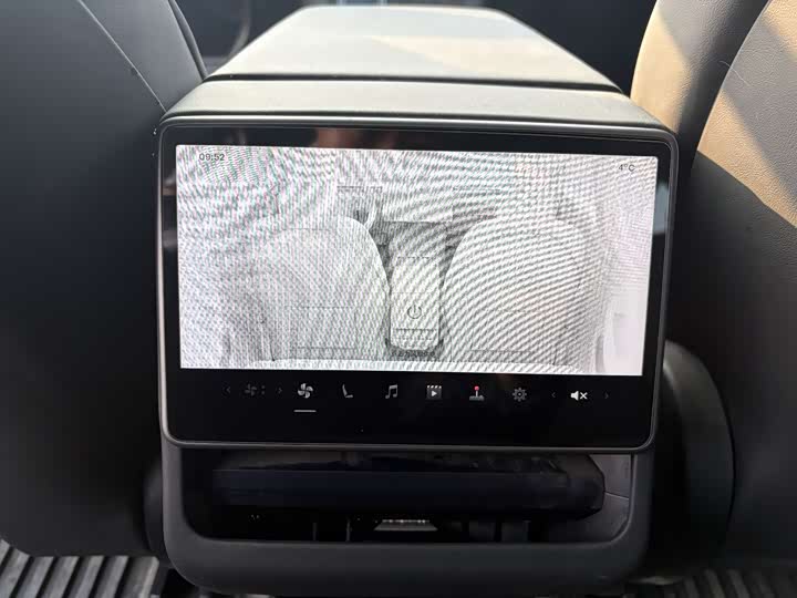 Фото 9 - Tesla Model 3