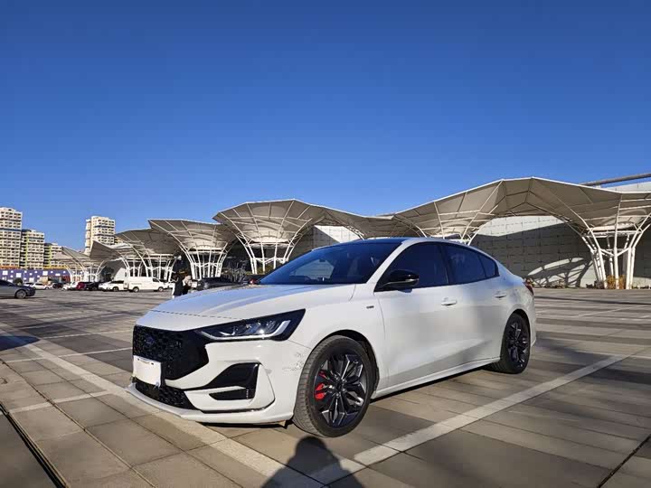 Фото 1 - Ford Focus