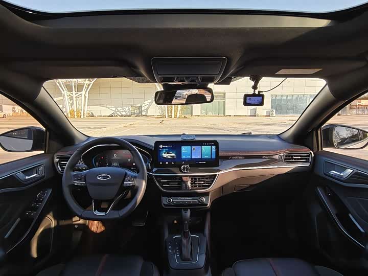 Фото 7 - Ford Focus