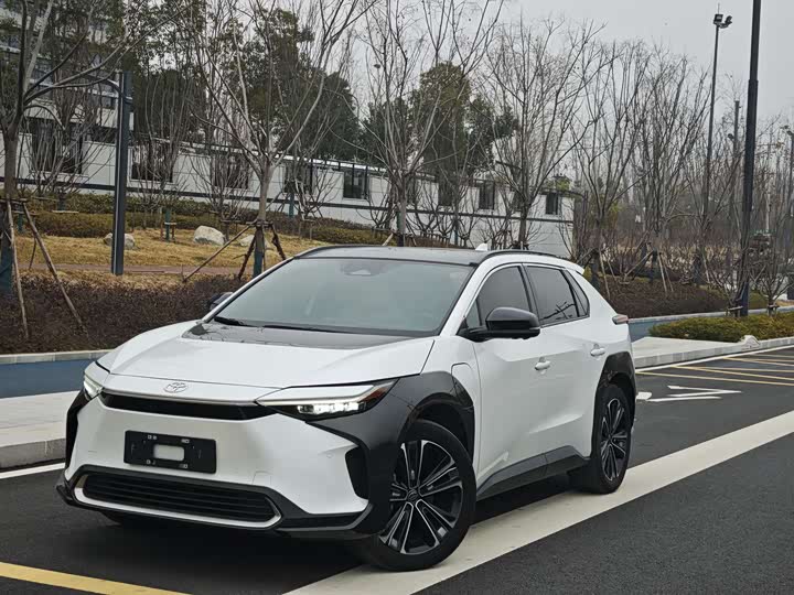 Фото 1 - Toyota bZ4X