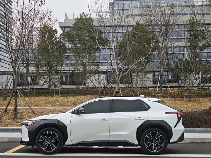 Фото 3 - Toyota bZ4X