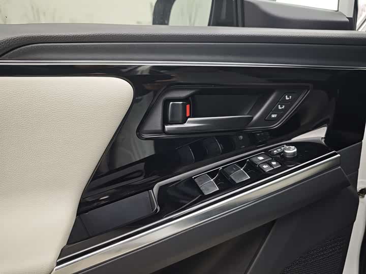 Фото 7 - Toyota bZ4X