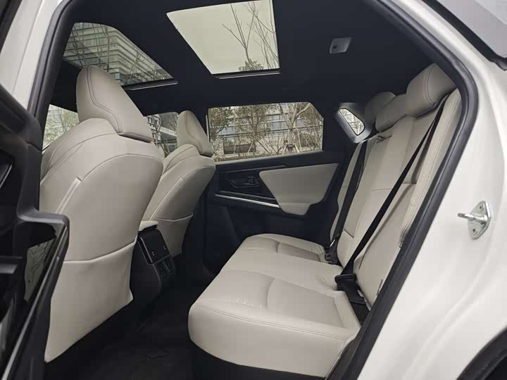 Фото 8 - Toyota bZ4X