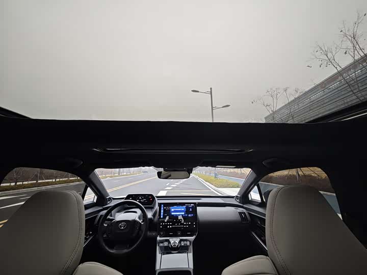 Фото 9 - Toyota bZ4X