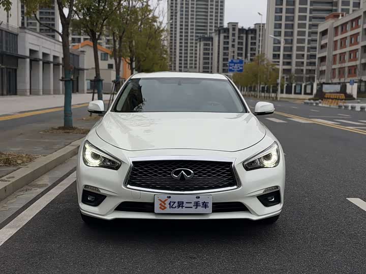 Фото 2 - Infiniti Q50L