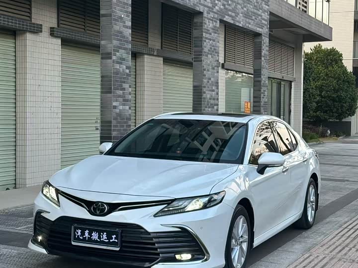 Фото 1 - Toyota Camry