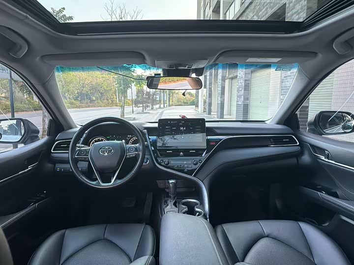 Фото 6 - Toyota Camry