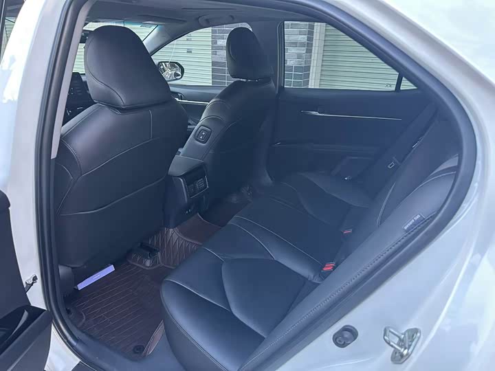 Фото 7 - Toyota Camry