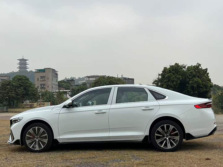 Фото 7 - Geely Preface