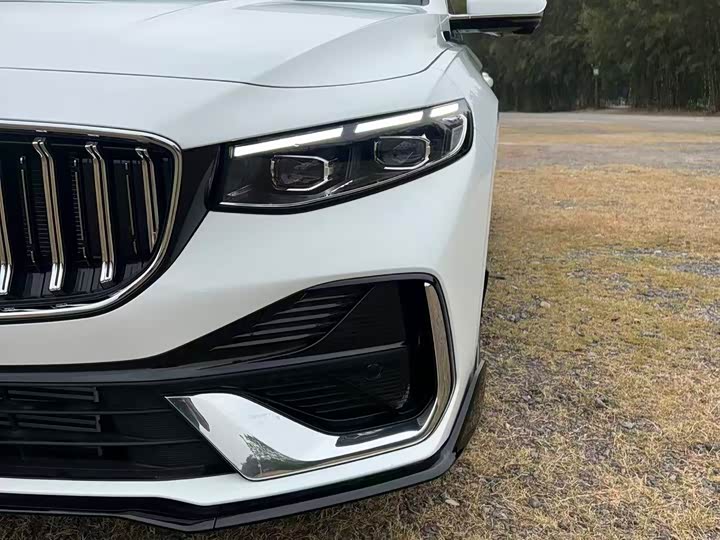 Фото 8 - Geely Preface