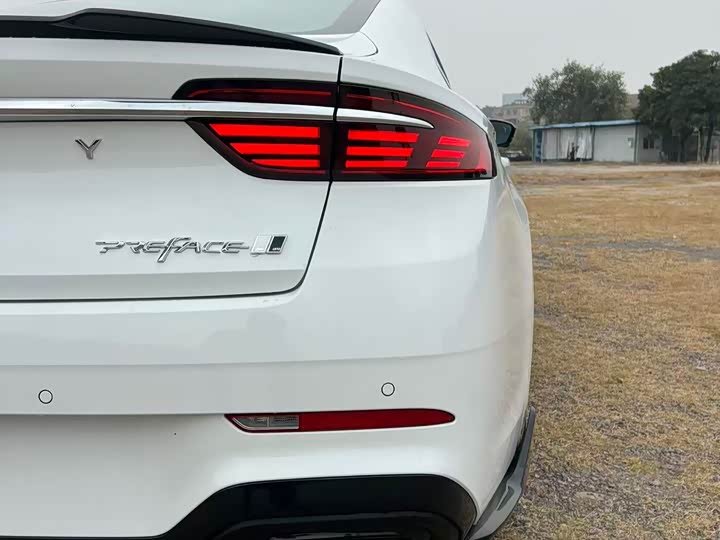 Фото 9 - Geely Preface