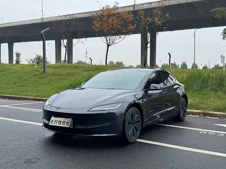 Фото 1 - Tesla Model 3