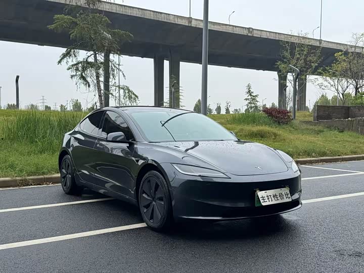 Фото 3 - Tesla Model 3