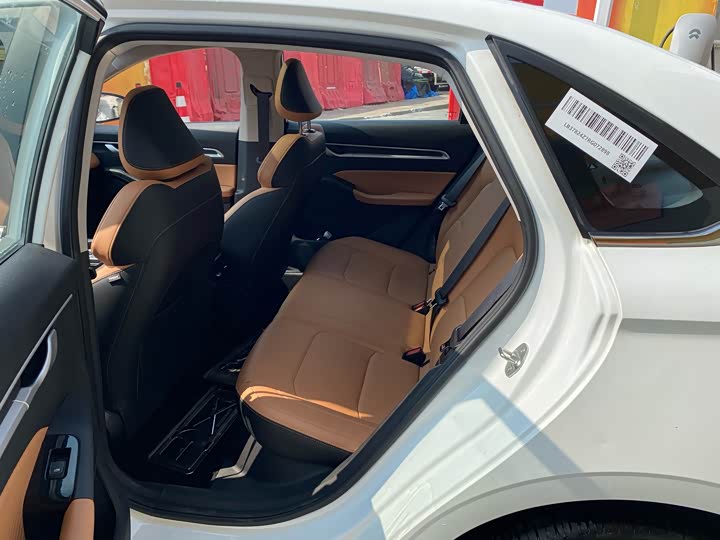 Фото 6 - Geely Emgrand