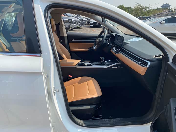 Фото 7 - Geely Emgrand