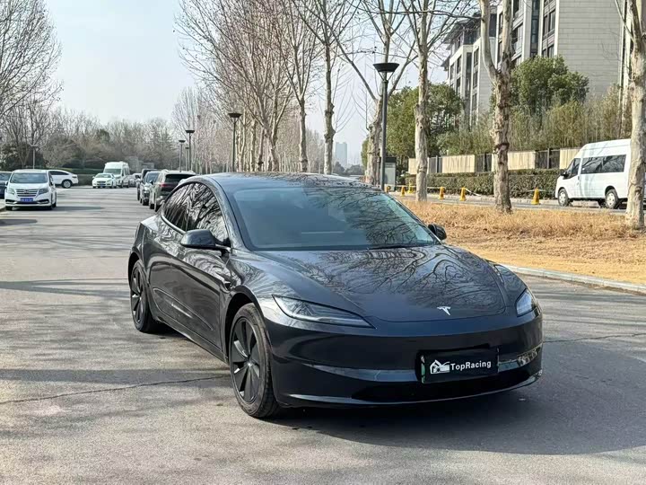 Фото 3 - Tesla Model 3