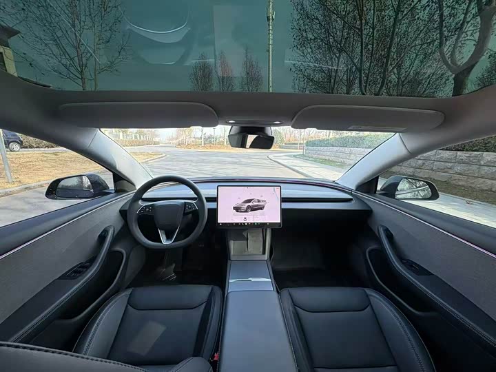Фото 4 - Tesla Model 3