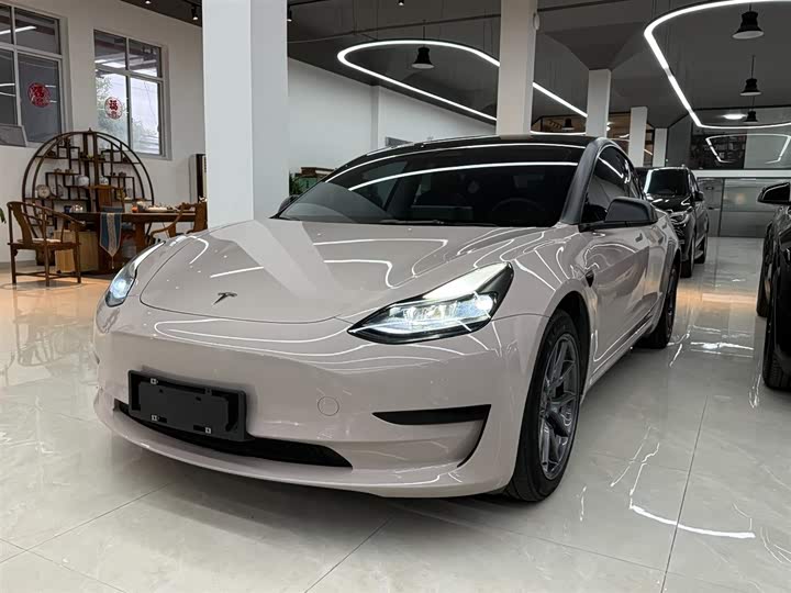 Фото 1 - Tesla Model 3