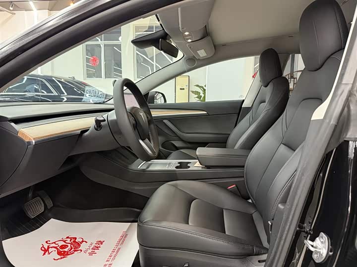 Фото 4 - Tesla Model 3