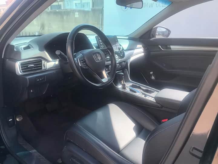 Фото 4 - Honda Accord