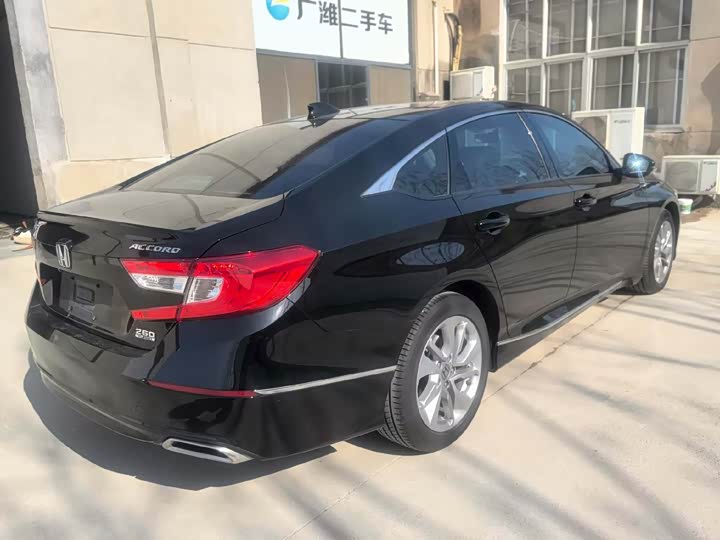 Фото 8 - Honda Accord