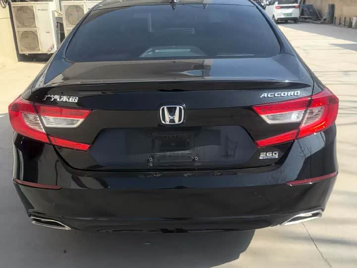 Фото 9 - Honda Accord