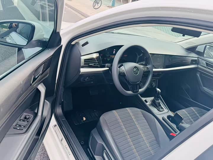 Фото 4 - Volkswagen Lavida