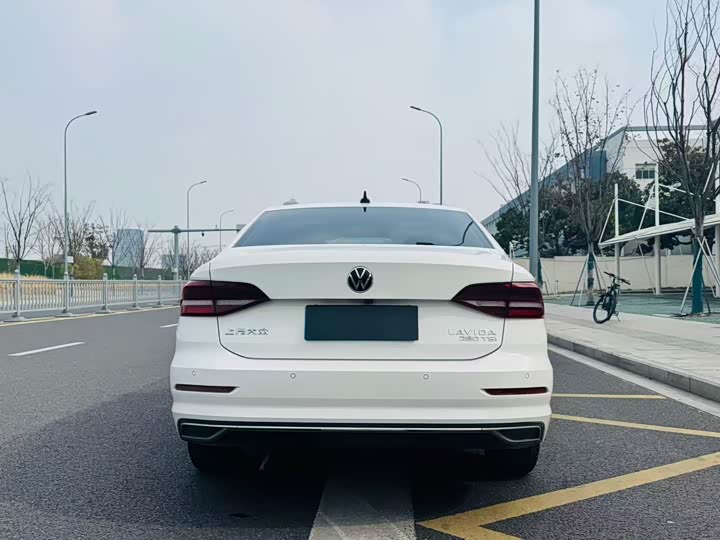 Фото 8 - Volkswagen Lavida