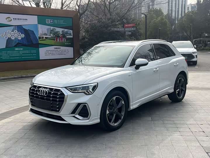 Фото 2 - Audi Q3