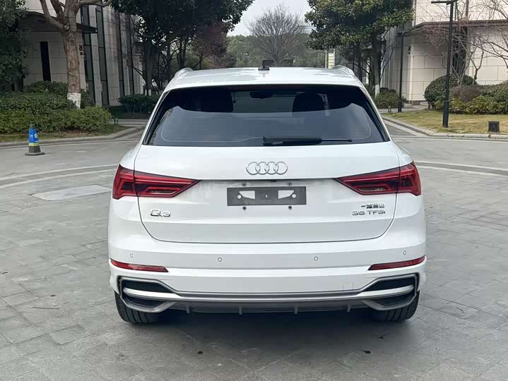 Фото 4 - Audi Q3