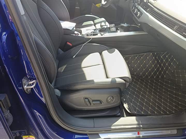 Фото 8 - Audi A4L