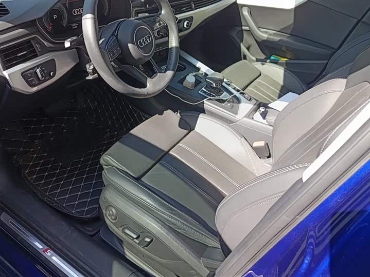 Фото 9 - Audi A4L