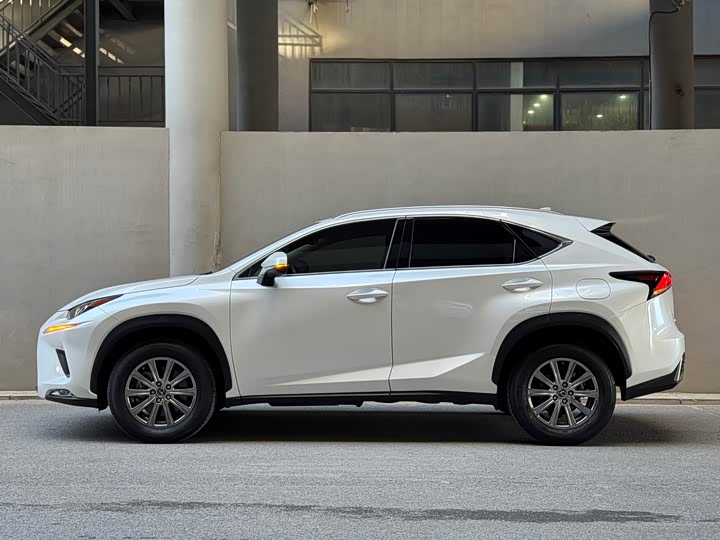 Фото 3 - Lexus NX