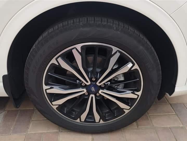 Фото 6 - Ford Escape