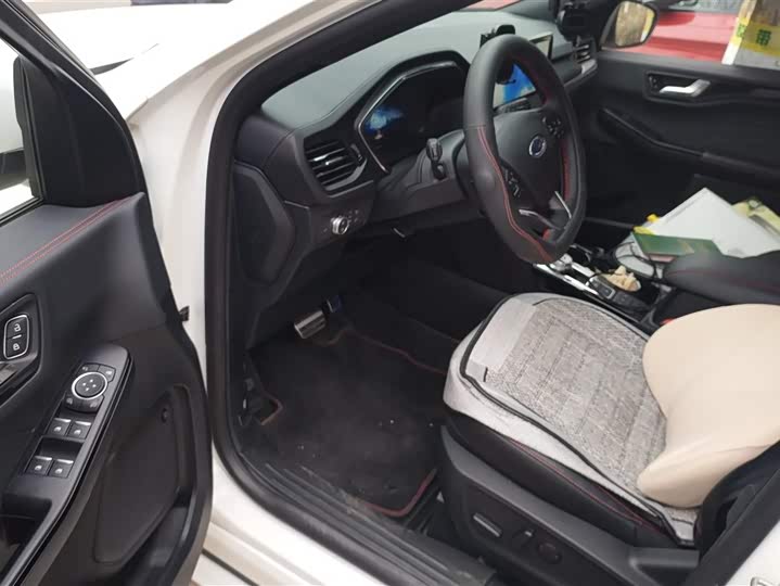 Фото 7 - Ford Escape