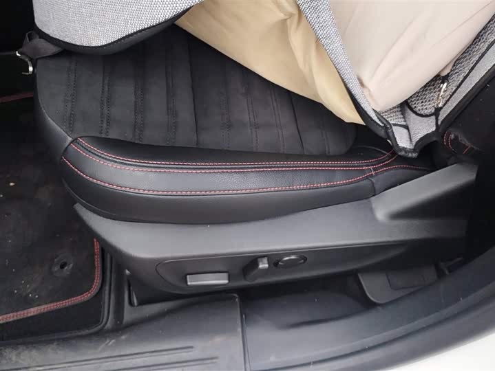 Фото 9 - Ford Escape