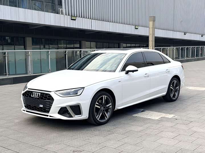 Фото 1 - Audi A4L