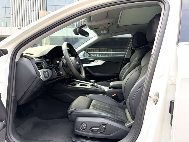 Фото 4 - Audi A4L