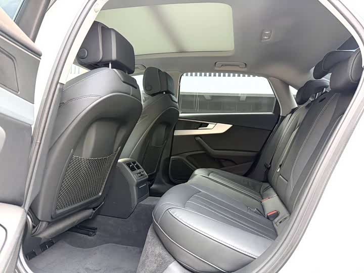 Фото 9 - Audi A4L