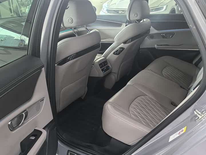 Фото 7 - BYD Han