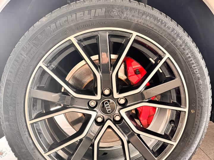 Фото 8 - Audi Q5L