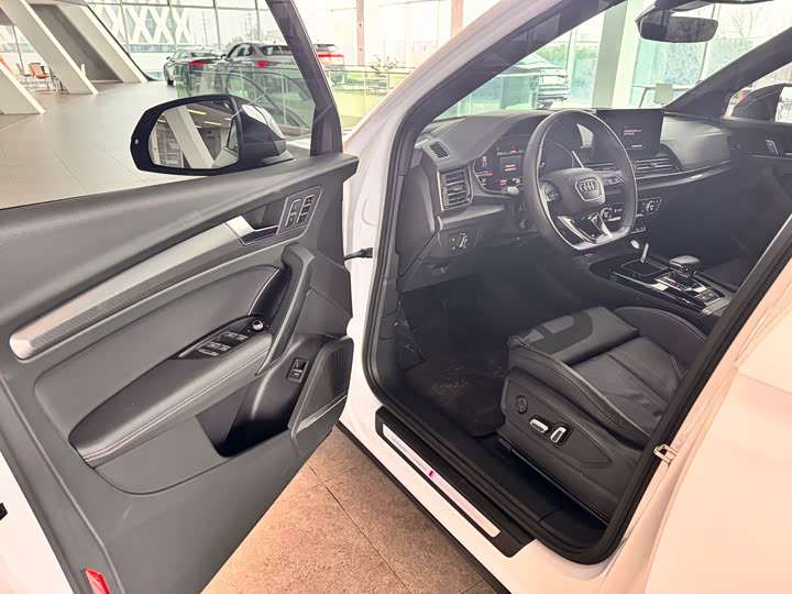Фото 9 - Audi Q5L