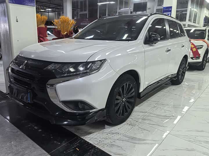 Фото 1 - Mitsubishi Outlander