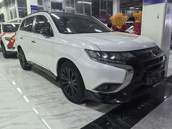 Фото 3 - Mitsubishi Outlander