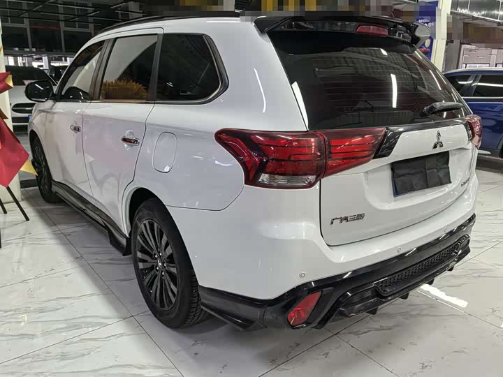 Фото 4 - Mitsubishi Outlander