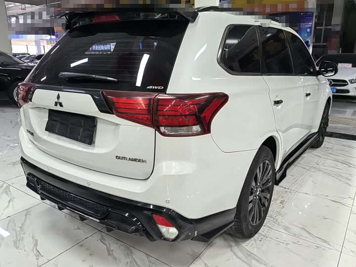 Фото 6 - Mitsubishi Outlander