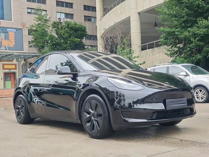 Фото 3 - Tesla Model Y